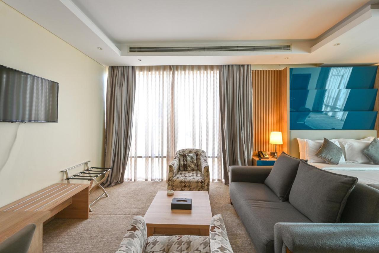 Al Mansour Suites Hotel Doha Buitenkant foto