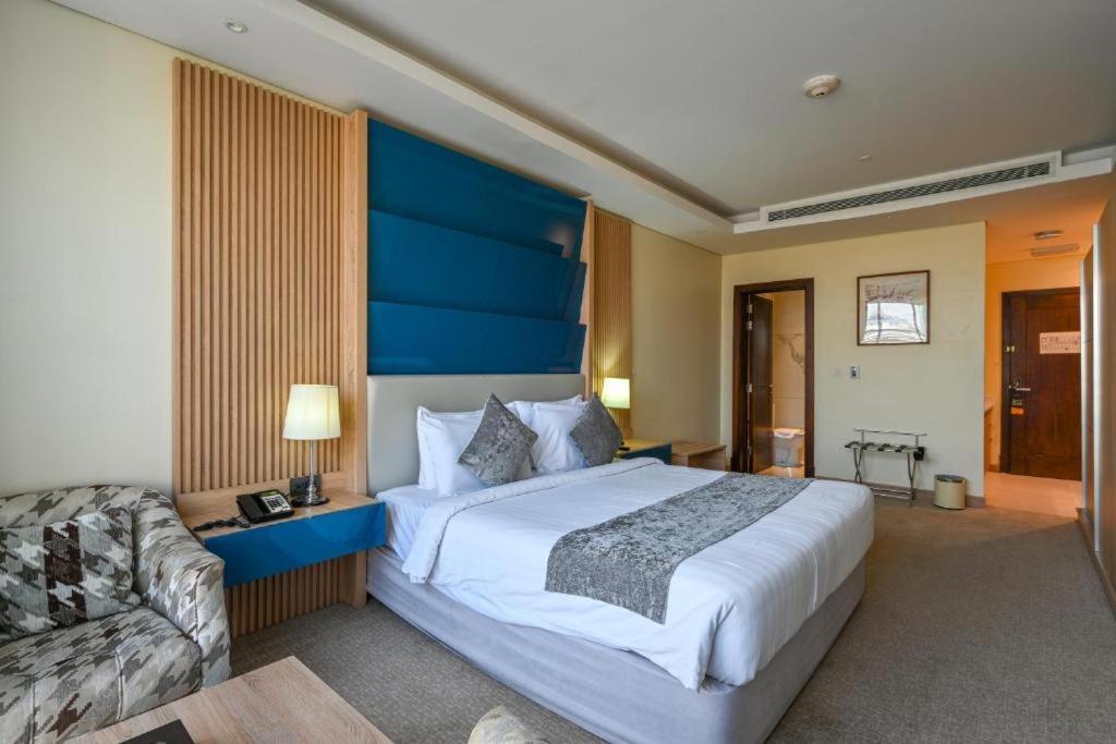 Al Mansour Suites Hotel Doha Buitenkant foto